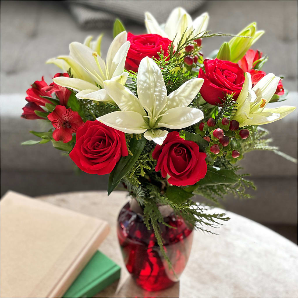 Evergreen Delight Bouquet – Upscale Flowers, Clayton NJ