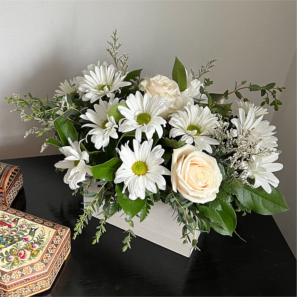 Fresh Linen Box Bouquet –  Upscale Flowers, Clayton NJ